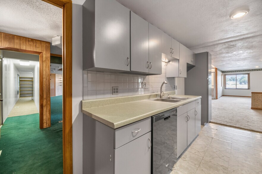 More Photos Of 106 Shadybrook Dr, Cheney Office For Sale