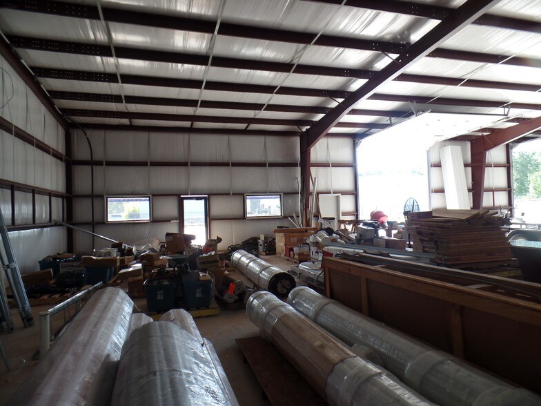 More Photos Of 13610 Poplar Cir, Conroe Warehouse For Lease