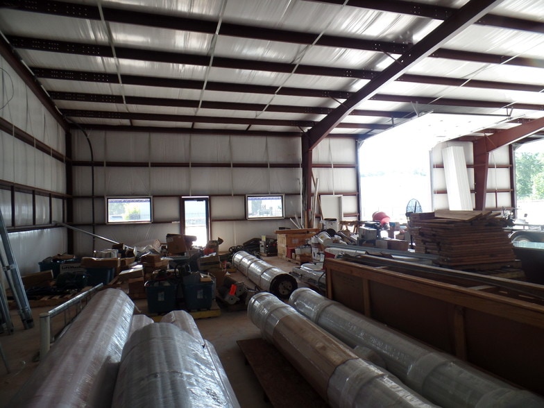 More Photos Of 13614 Poplar Cir, Conroe Warehouse For Lease