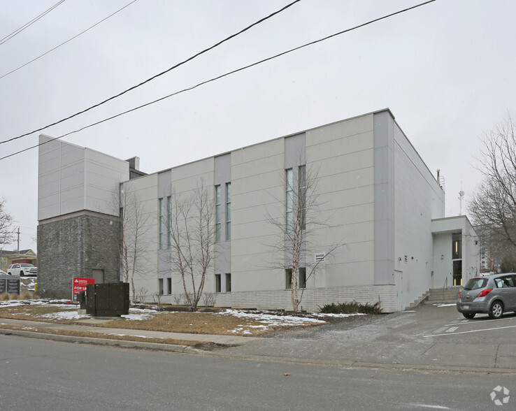 Primary Photo Of 16 Andrew St, Kitchener Medical For Lease