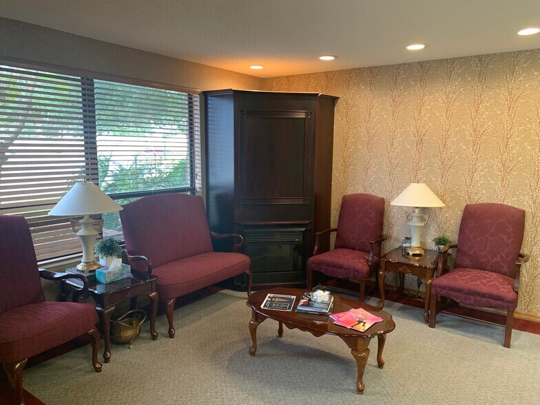 More Photos Of 7516 Ridge Rd, Port Richey Office For Sale