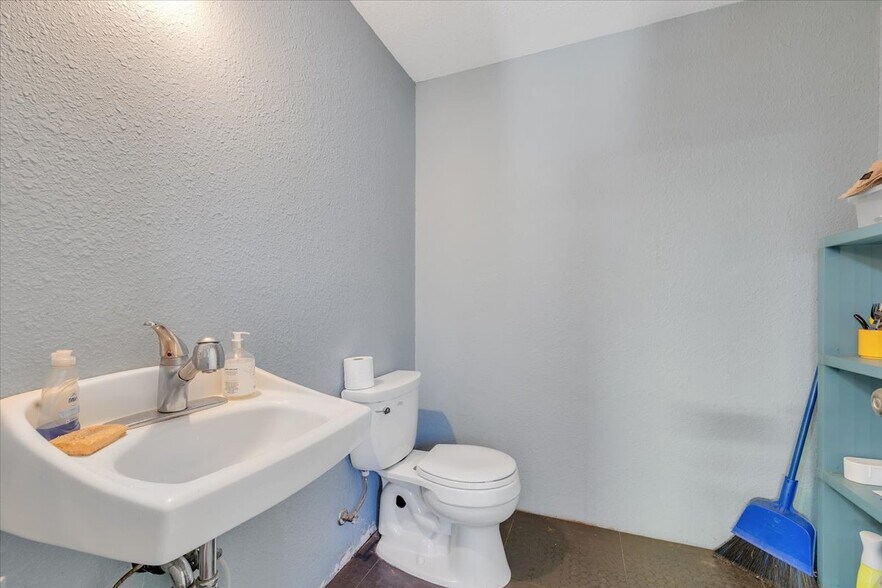 More Photos Of 18855 Microtronics, Sonora Industrial For Sale