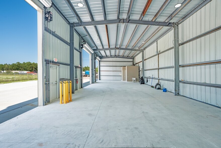 More Photos Of 3295 Steel Rail Dr, Bunnell Warehouse For Lease