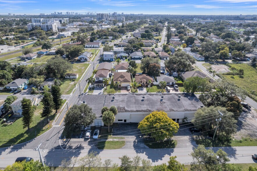 More Photos Of 501-513 Old Griffin Rd, Dania Warehouse For Sale