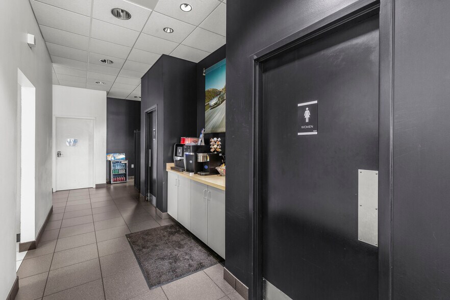 More Photos Of 5385 N I 55 St, Jackson Auto Dealership For Sale