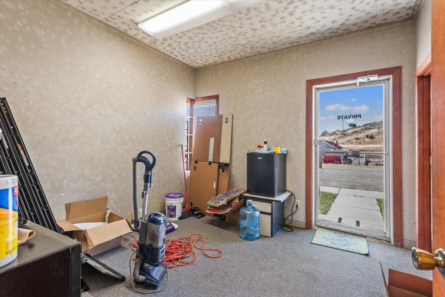 More Photos Of 1050 S Bridge St, Baker City Office For Sale