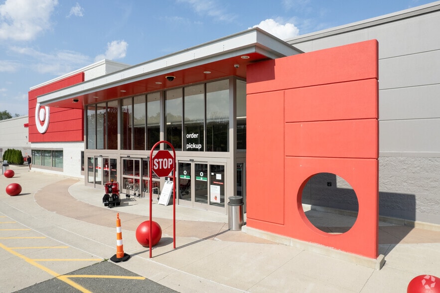 More Photos Of 68 US Highway 46, Hackettstown Storefront For Lease