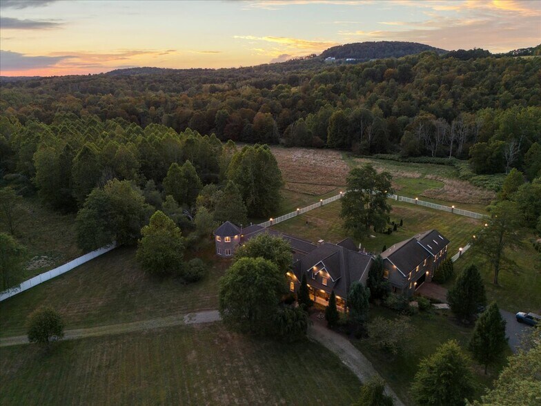 More Photos Of 3533 PA 2012, Union Dale Specialty For Sale