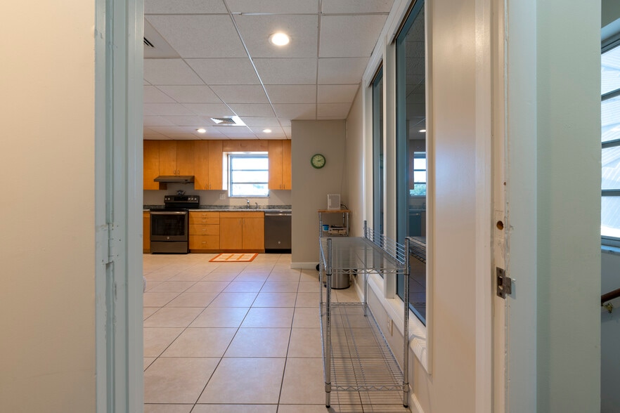 More Photos Of 218 S F St, Lake Worth Warehouse For Sale