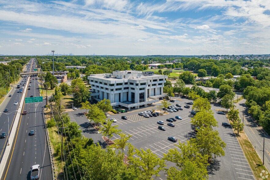More Photos Of 208 Harristown Rd, Glen Rock Office For Lease