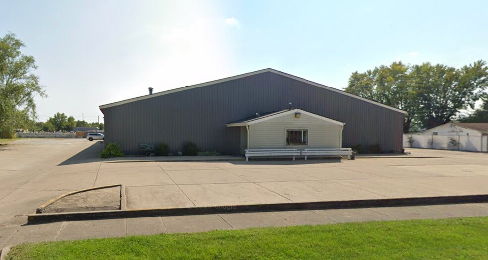 More Photos Of 333 W Washington St, Martinsville Distribution For Sale