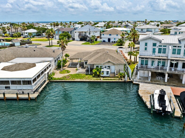More Photos Of 37 Mazatlan Dr, Rockport Marina For Sale
