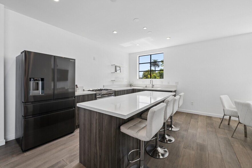 More Photos Of 1317 Cabrillo Ave, Venice Flex For Sale