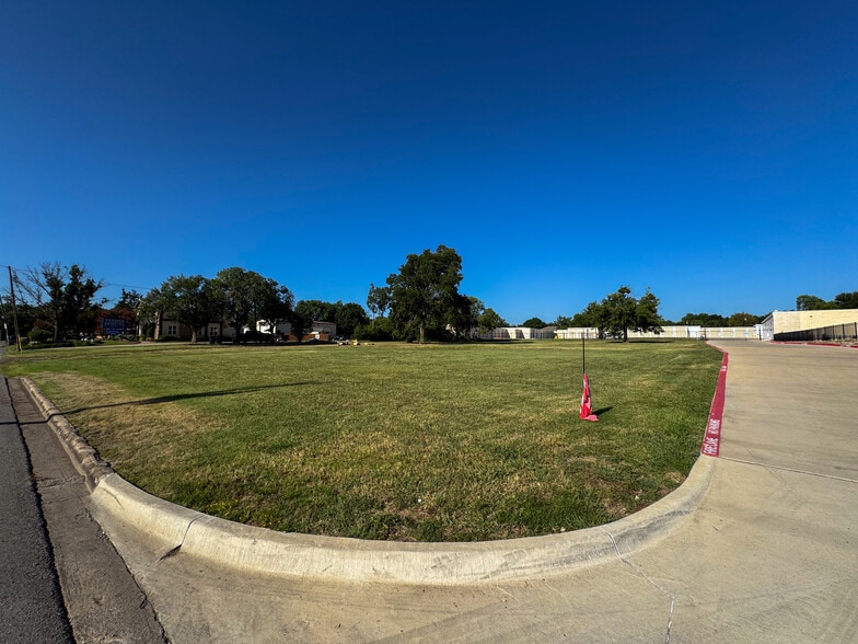 More Photos Of 2412 N Travis St, Sherman Land For Sale