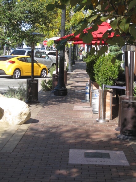 More Photos Of 24251 Main St, Santa Clarita General Retail For Lease