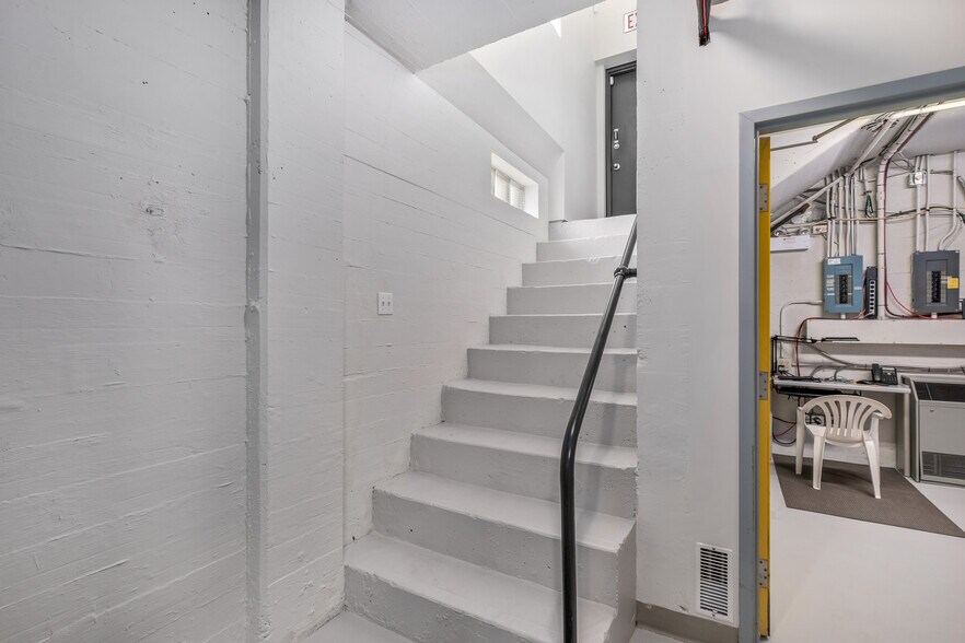 More Photos Of 2225 15th St SE, Calgary Warehouse For Sale