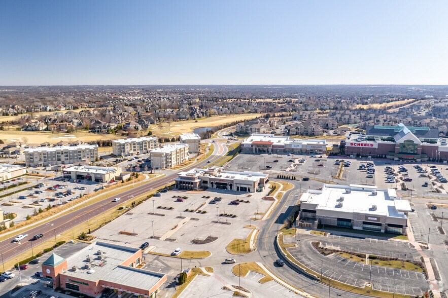 More Photos Of 6301 W 135th St, Overland Park General Retail For Lease