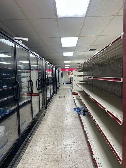 More Photos Of 5501 S Madison Ave, Indianapolis Freestanding For Lease