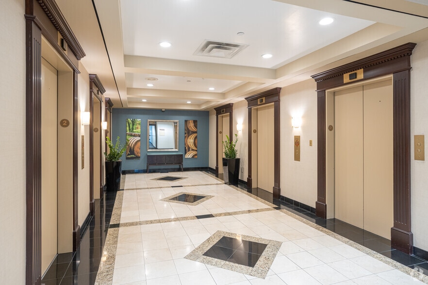 More Photos Of 333 W Vine St, Lexington Office For Sale