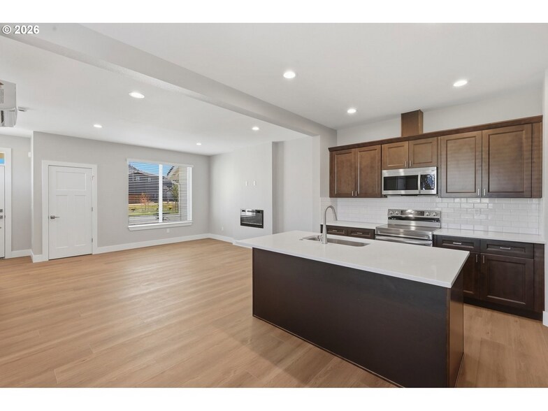 More Photos Of 4011 SW Royal Ave, Gresham Specialty For Sale