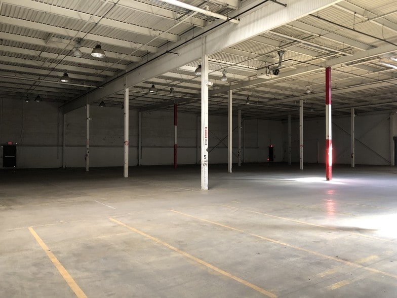 More Photos Of 122 Mill Rd, Oaks Warehouse For Lease