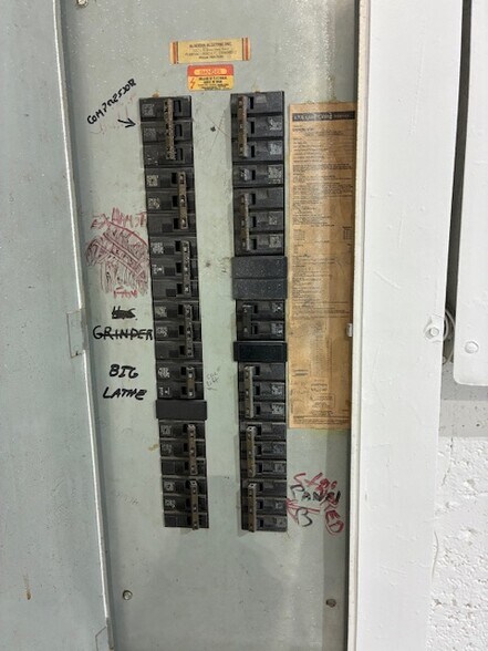 More Photos Of 4073 NE 5th Ter, Oakland Park Warehouse For Lease