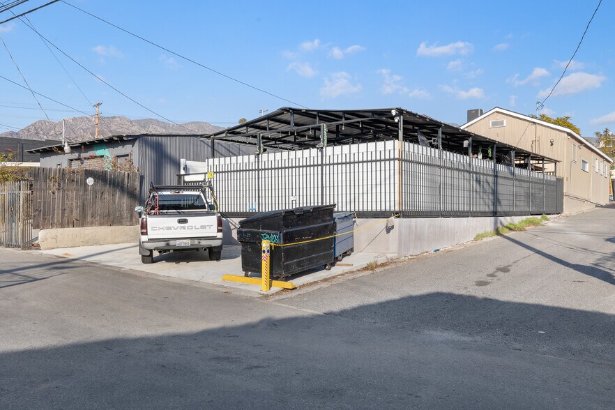 More Photos Of 9937 Commerce Ave, Tujunga Freestanding For Sale