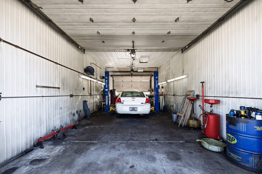 More Photos Of 1518 S Dixon Rd, Kokomo Storefront For Sale