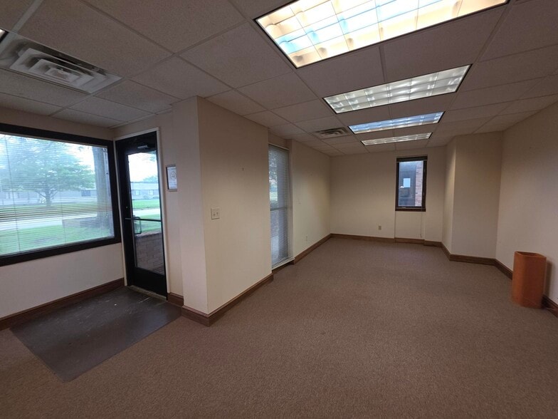 More Photos Of 5550 W Central Ave, Toledo Office For Lease