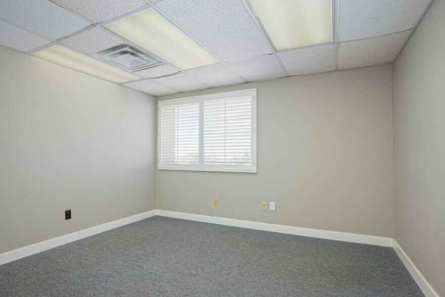 More Photos Of 3500 Confederate Rd, El Paso Warehouse For Sale