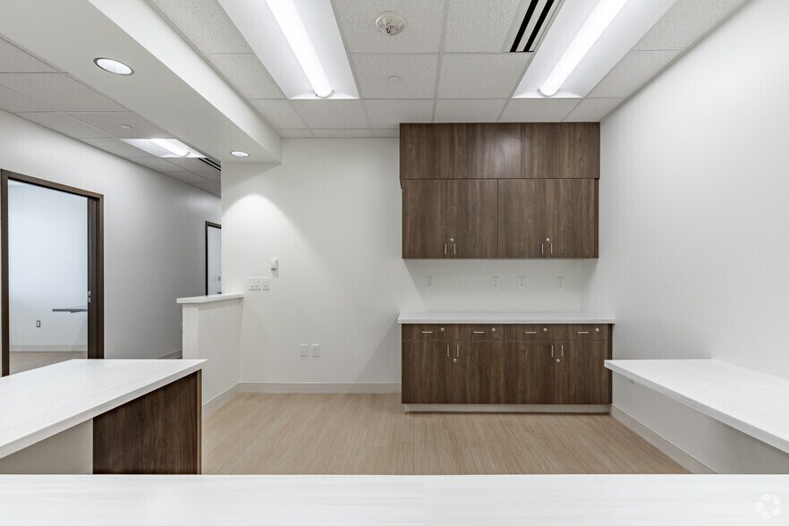 More Photos Of 540 Madison Oak Dr, San Antonio Medical For Lease