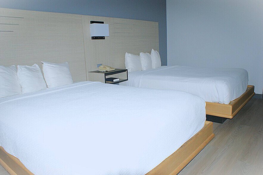 More Photos Of 3131 Cloverleaf St, Van Buren Hotel For Sale