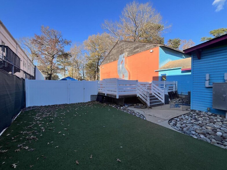 More Photos Of 2220 Laskin Rd, Virginia Beach Freestanding For Sale