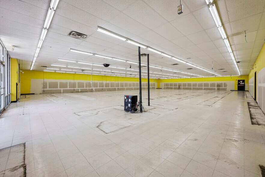 More Photos Of 1390 N Main St, Vidor General Retail For Lease