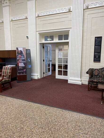 More Photos Of 305-307 E Main St, Front Royal Office For Sale