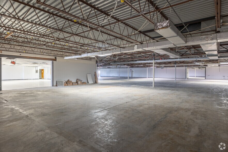 More Photos Of 20 Willow Springs Cir, York Warehouse For Sale