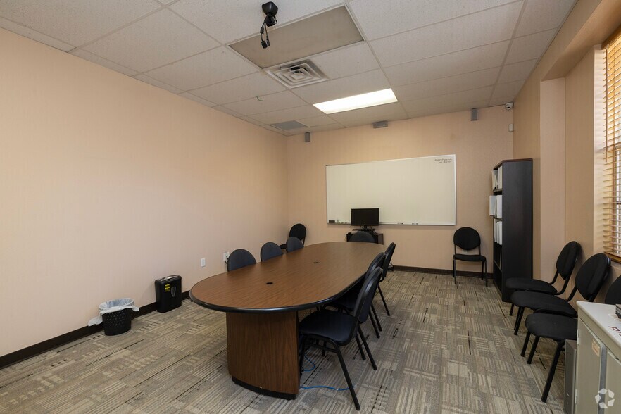 More Photos Of 1070-1072 E Brandon Blvd, Brandon Medical For Lease