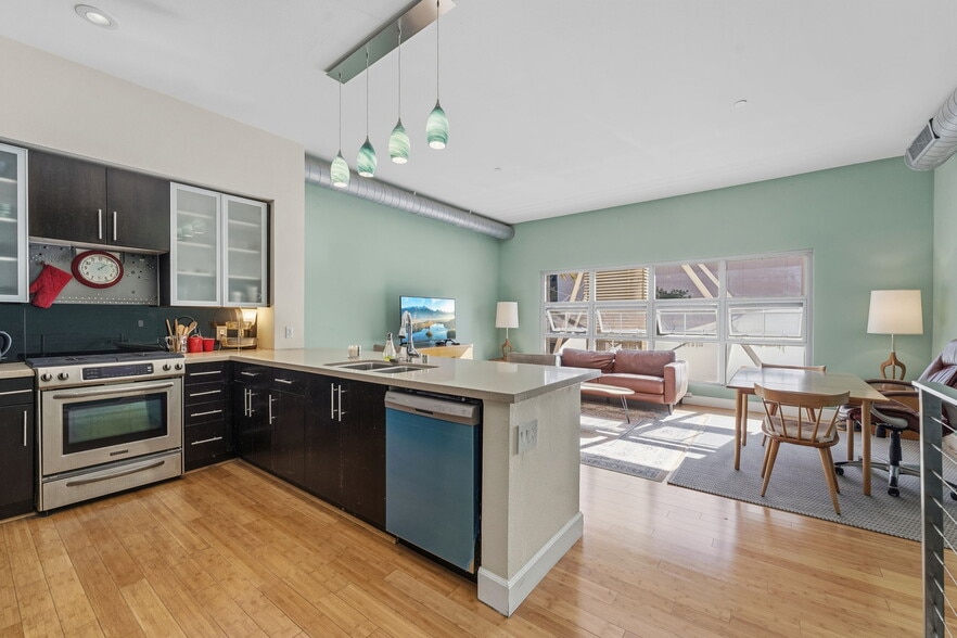 More Photos Of 133 The Promenade N, Long Beach Multifamily For Sale