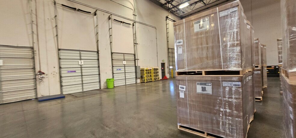More Photos Of 27040 San Bernardino Ave, Redlands Distribution For Lease