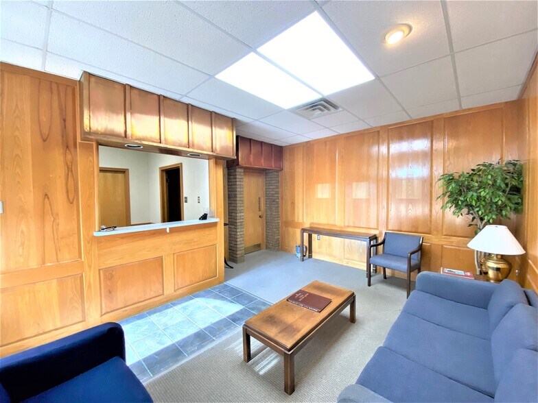 More Photos Of 119 S Main St, Lockhart Office For Lease