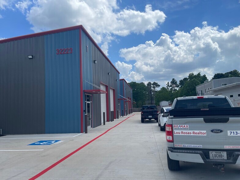 More Photos Of 32223 Tamina Rt, Magnolia Flex For Lease