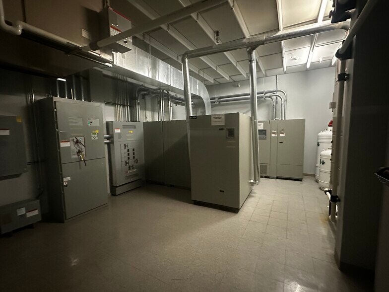 More Photos Of 10321 W Reno Ave, Oklahoma City Manufacturing For Lease