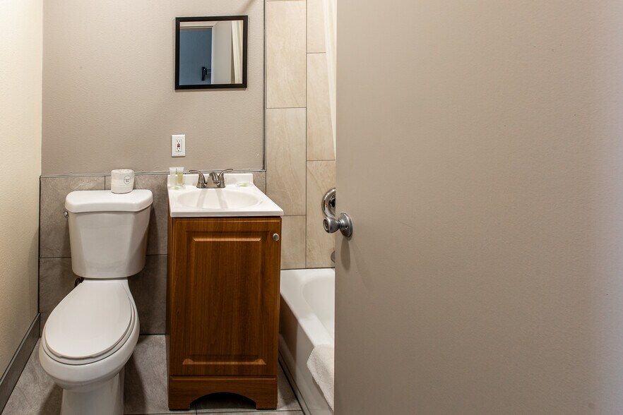More Photos Of 1152 Main St, Springfield Hotel For Sale