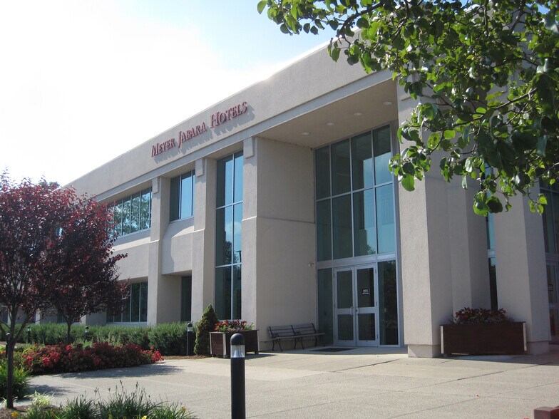 More Photos Of 7 Kenosia Ave, Danbury Office For Lease