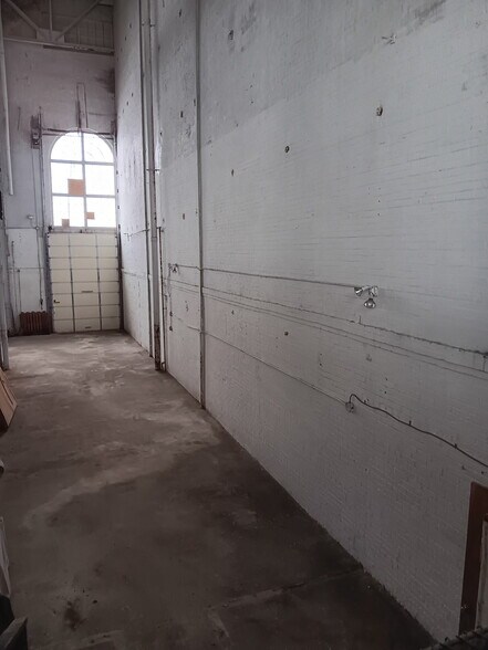 More Photos Of 34 Rapid St, Pontiac Warehouse For Sale