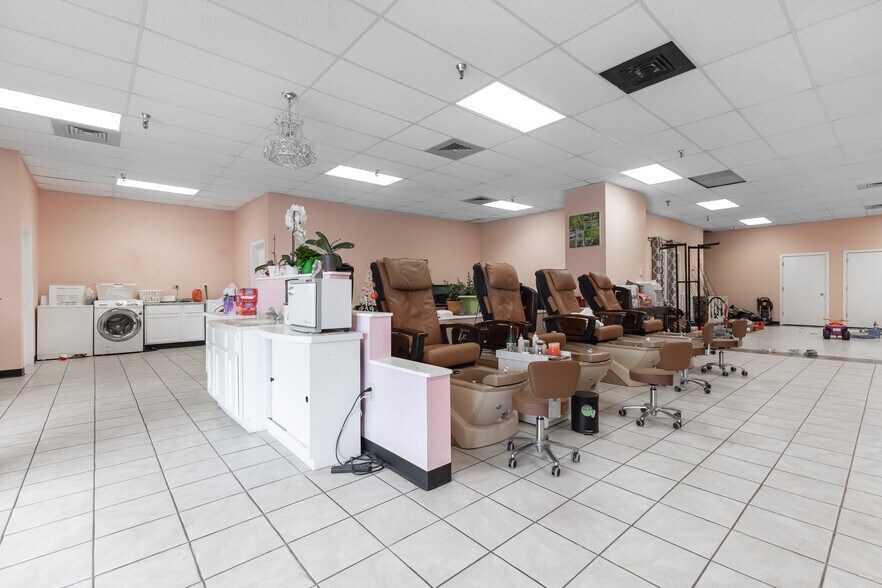 More Photos Of 128 W 8th St, Monroe General Retail For Sale