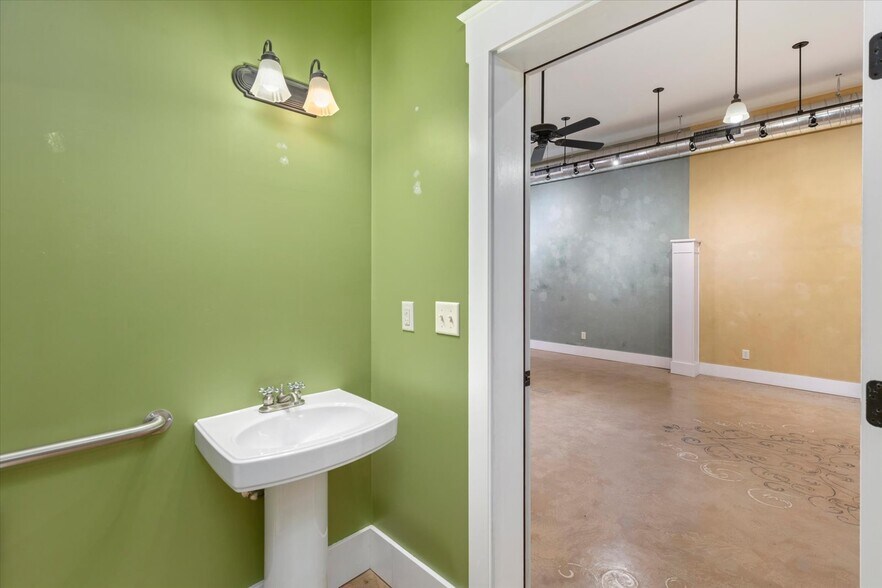 More Photos Of 902 S Main St, Buena Vista Storefront Retail Residential For Sale