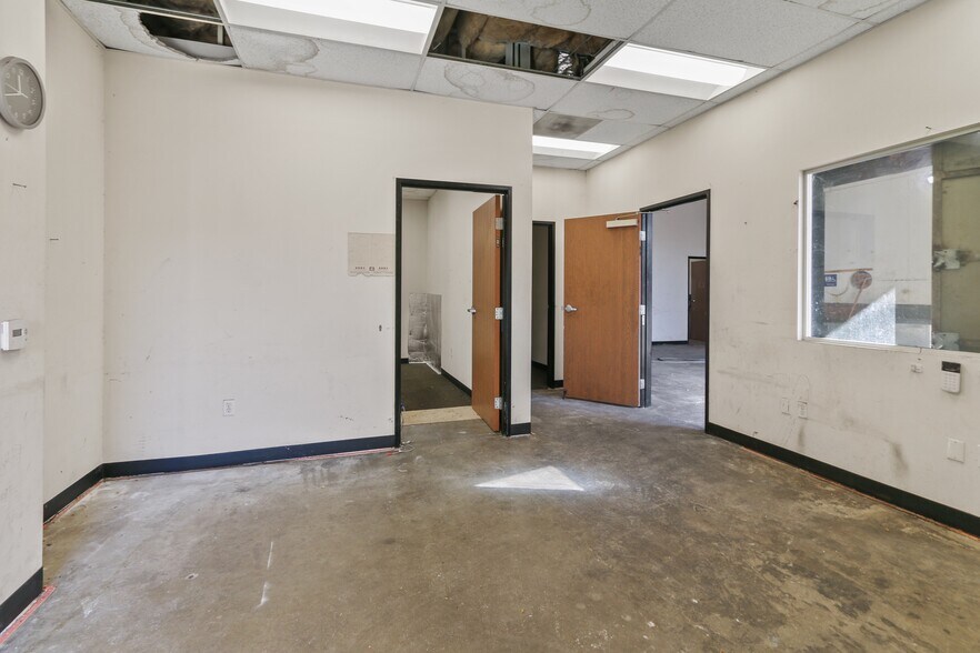 More Photos Of 1410-1412 Elwood St, Los Angeles Warehouse For Sale