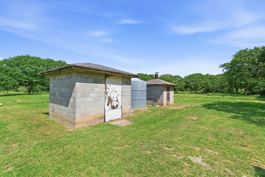More Photos Of 3523 E Highway 199, Springtown Office For Sale