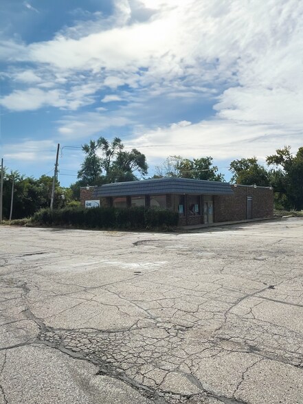 More Photos Of 120 S Clark St, Albion Drugstore For Sale